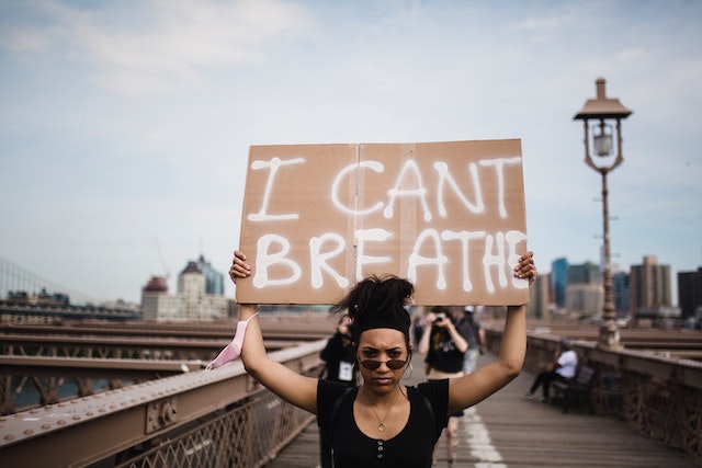 This is Me Now Blog - Woman holds sign "I can't breathe" #blacklivesmatter